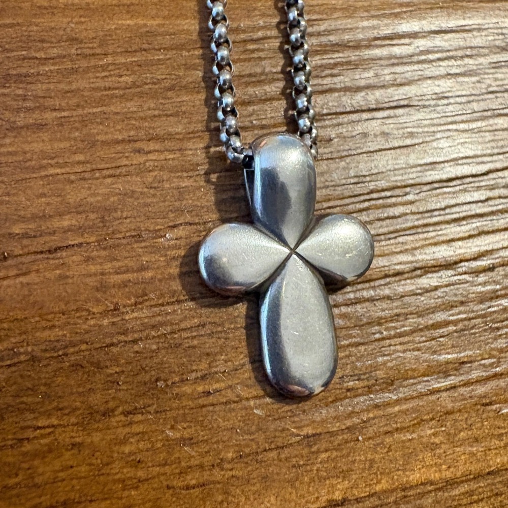 James Avery 925 Sterling Silver Puffy Petal Cross Pendant 14 Rolo Chain Necklace